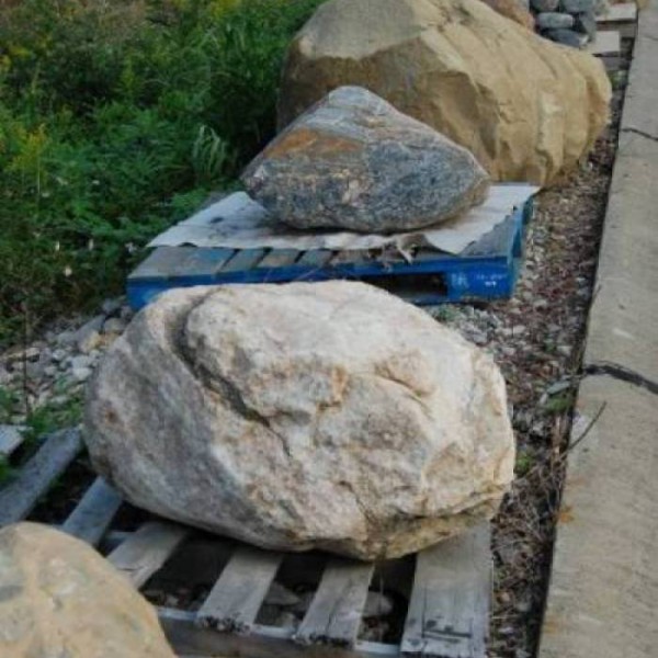 Loose Boulders - Royalton Supply Landscape Center